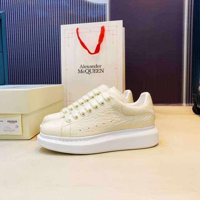 Alexander Mcqueen 情侣款 P: 女款少10 Size： 女35-40男39-45 女40.男45 订做 Alexander Mcqueen太阳